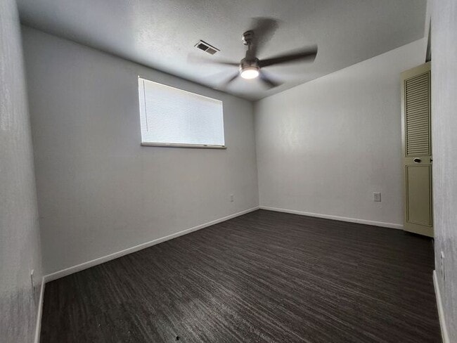 Building Photo - Cozy 2-Bedroom – Utilities Included!