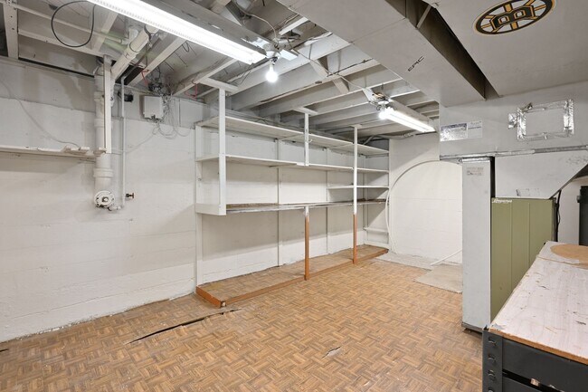 Building Photo - 3 Bedroom Home in Rainer Beach - Beautiful view over Lake Washington