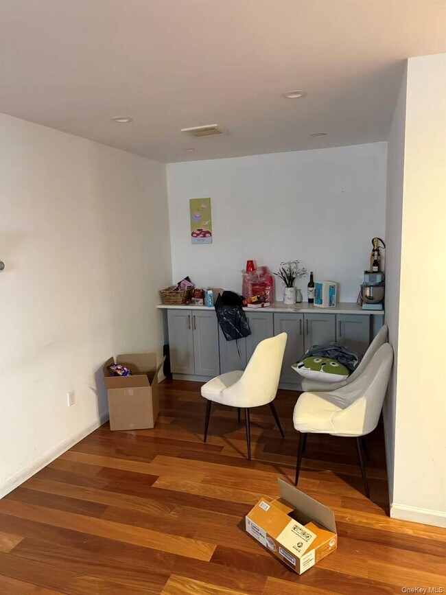 Building Photo - 62-54 Dry Harbor Rd