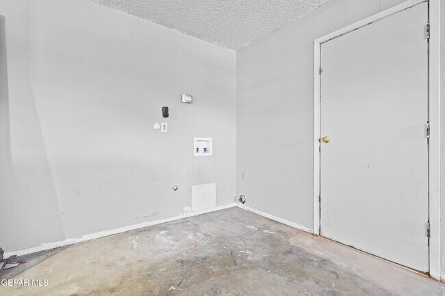 Building Photo - 5712 Longview Dr