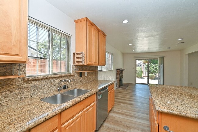 Building Photo - $3790 - 3BR - GORGEOUS REMODELED HOME IN N...