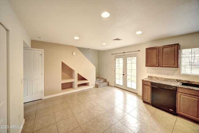 Building Photo - 480 N 6th Dr