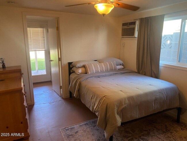 Building Photo - 422 W Eva St