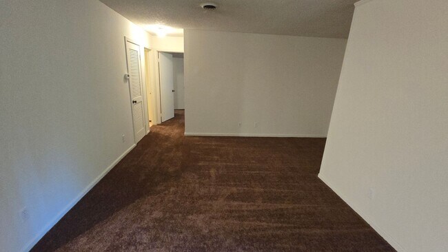 Building Photo - 109 Thornwell Ct