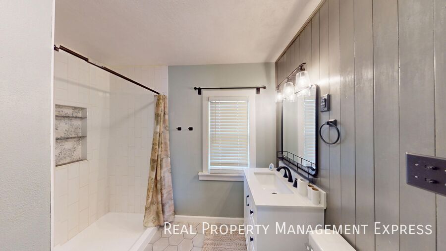 Building Photo - 3 Bedroom 1 Bathroom Home For Rent In Sioux Falls