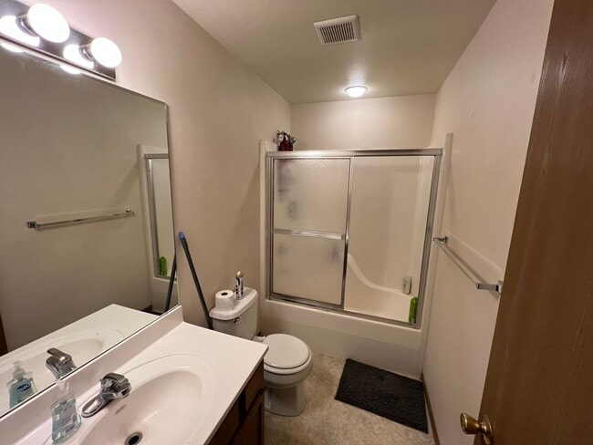 Building Photo - Pre-Leasing for 26/27 School Year