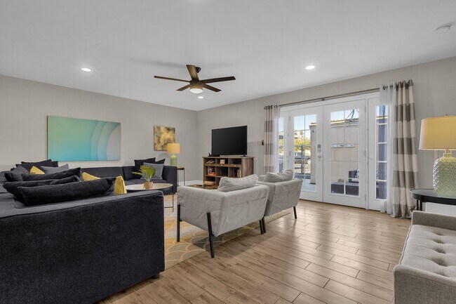 Building Photo - 6165 N Granite Reef Rd