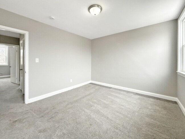 Building Photo - Updated 3BR Home with Bonus Lower-Level Space & Off-Street Parking