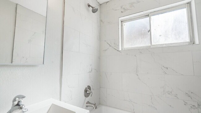 Building Photo - 247 San Jacinto Dr