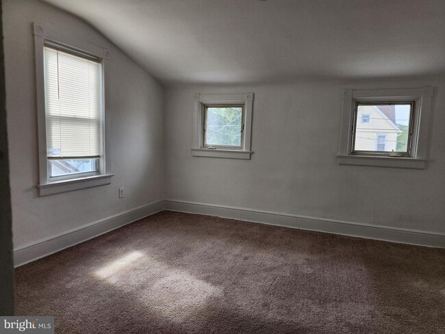 Building Photo - 126 Paine St