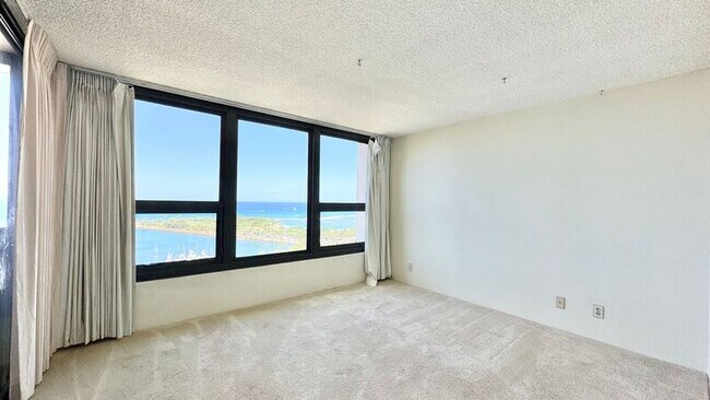 Building Photo - 1600 Ala Moana Blvd