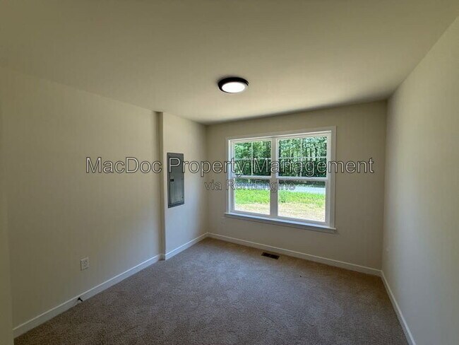 Building Photo - 387 Forest Grove Rd