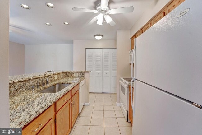 Building Photo - 3120 Valley Dr