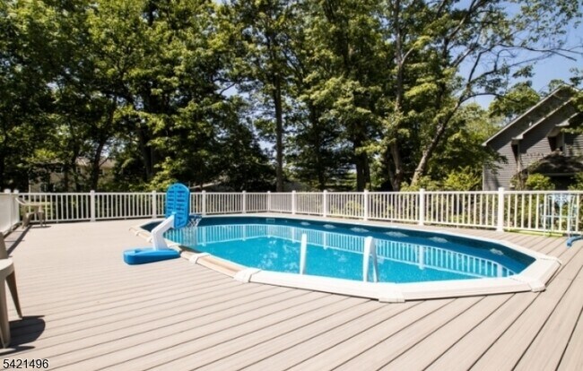 Building Photo - 4 Rumson Rd