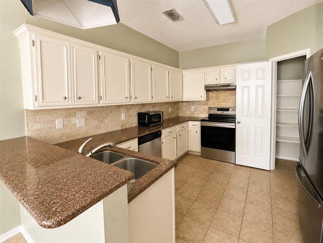 Building Photo - 7900 Squire Ln
