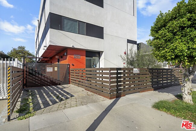 Building Photo - 1229 S Kingsley Dr