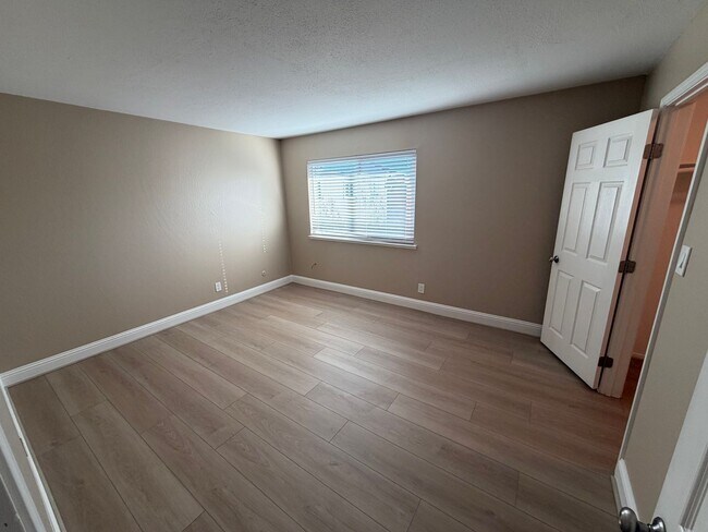 Building Photo - 5619 42nd St