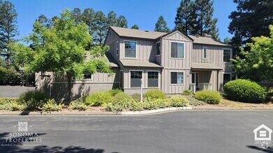 Building Photo - 3 Bedroom/2.5 Bathroom Home in Sonoma Greens!