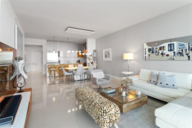 Building Photo - 2020 N Bayshore Dr