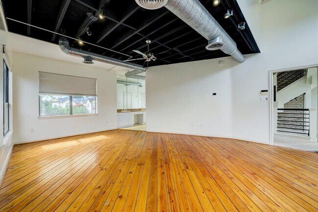 Building Photo - 700 W Clay St