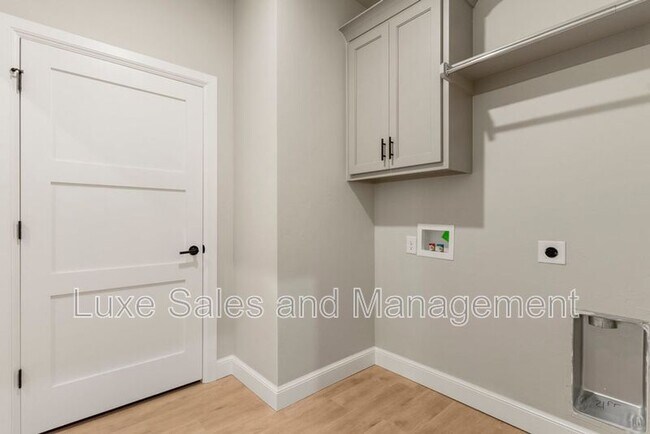 Building Photo - 4136 Abbey Pk Dr
