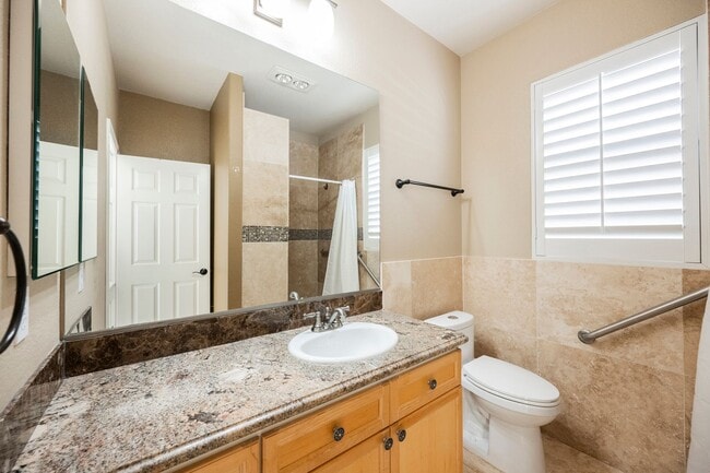 Building Photo - Luxury Home located in Henderson