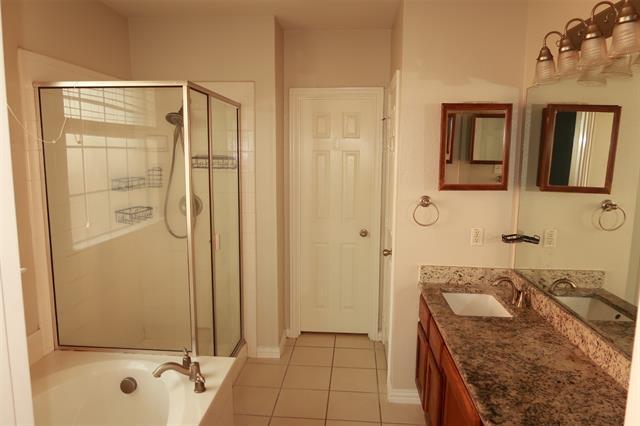 Building Photo - 6307 Lakewood Dr