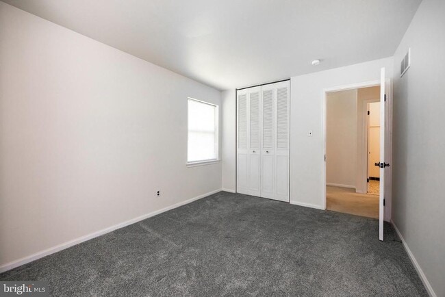 Building Photo - 126 Lampeter Ct