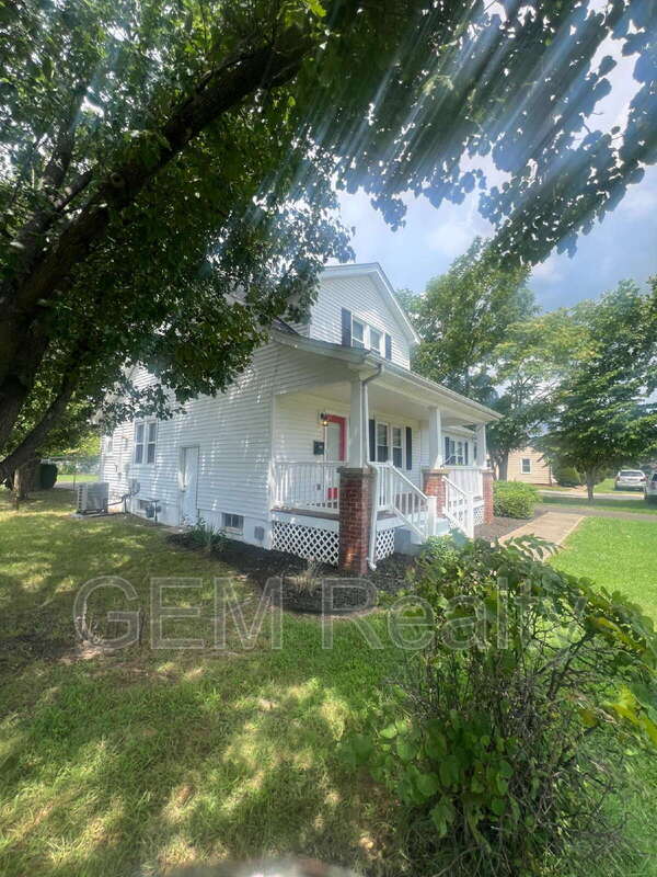 Building Photo - 349 White Oak Rd