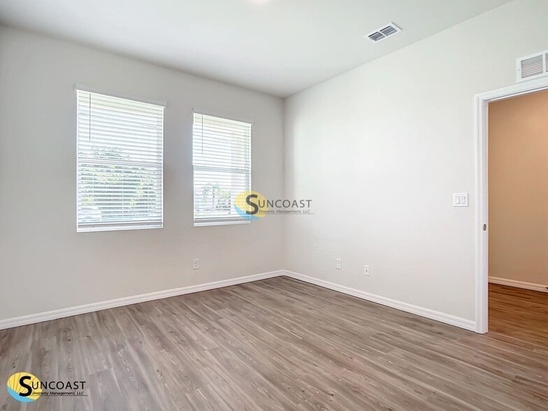 Building Photo - 585 Marion Oaks Pass