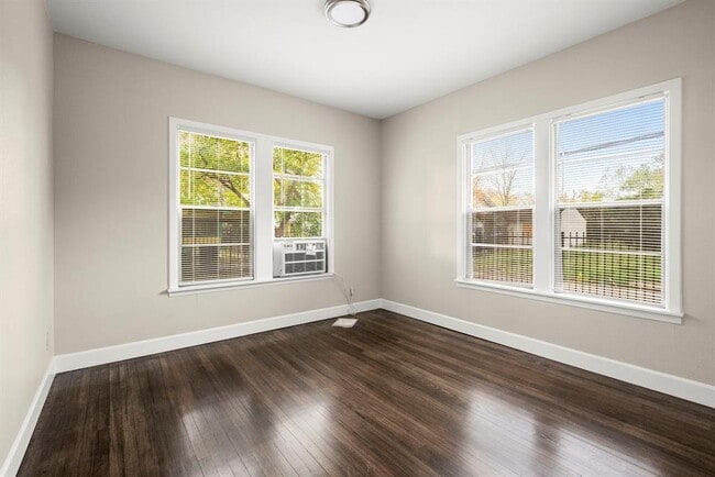 Building Photo - 5001 McKinney St