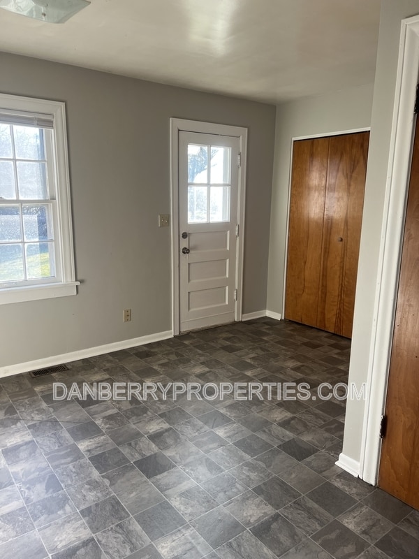 Building Photo - 4621 S Detroit Ave