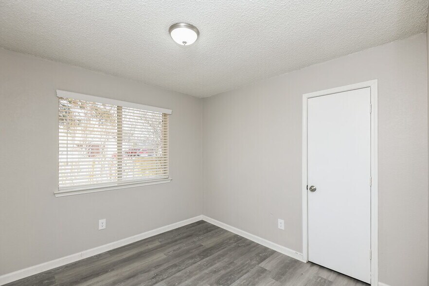 Building Photo - 8221 Cloverglen Ln