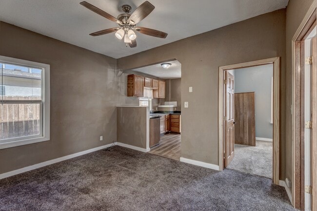 Building Photo - 812 Allen Ave