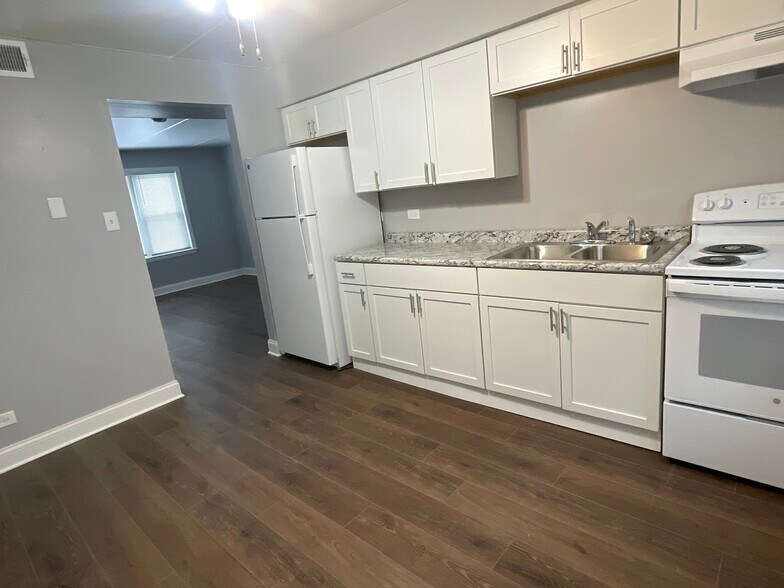 Building Photo - 14513 S Richmond Ave