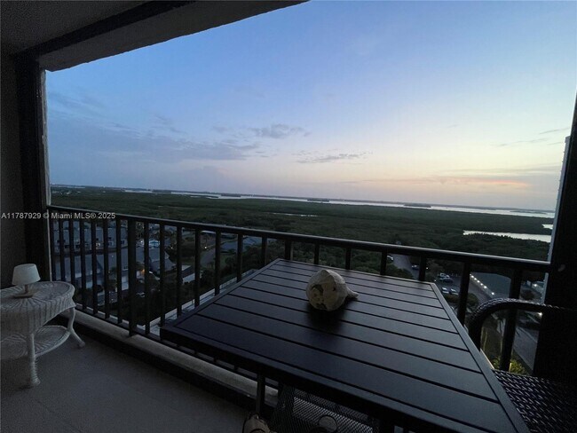 Building Photo - 5047 N Hwy A1A