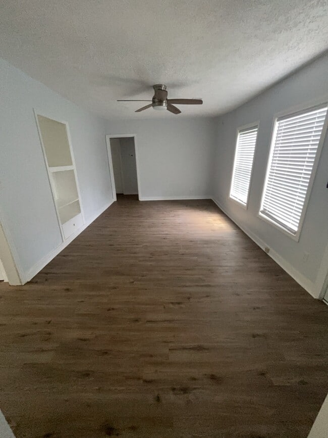 Building Photo - 805 Dorgan St