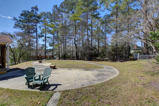 Building Photo - Charming 3-Bedroom Home with Screened Porc...