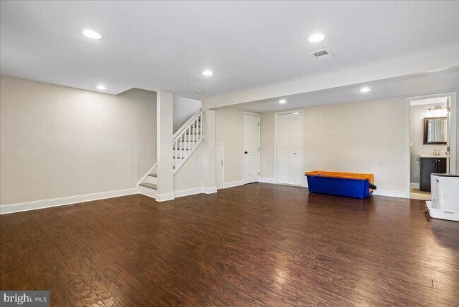 Building Photo - 223 Burgess Ave