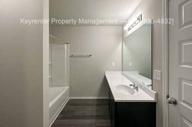 Building Photo - Gorgeous 4 Bed 2 Bath Home in Heart Of Yukon!