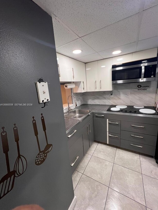 Building Photo - 488 NW 165th St