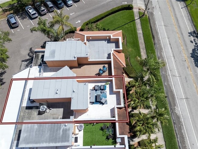 Building Photo - 920 N Shore Dr NE
