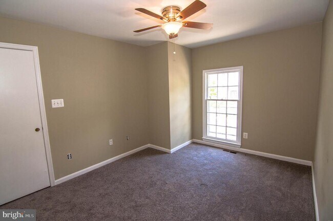 Building Photo - 5404 Helm Ct