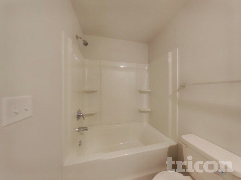 Building Photo - 76 Fairview Way