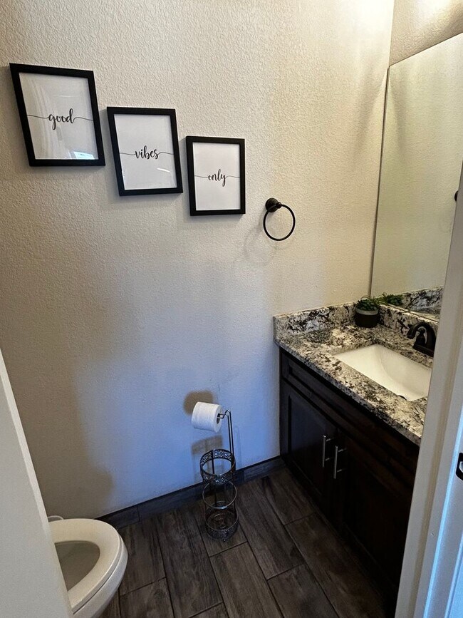 Building Photo - Water Included - Newer 2 Bedroom 1.5 Bathroom Town Home Now Pre-leasing with Upcoming move in!!!!