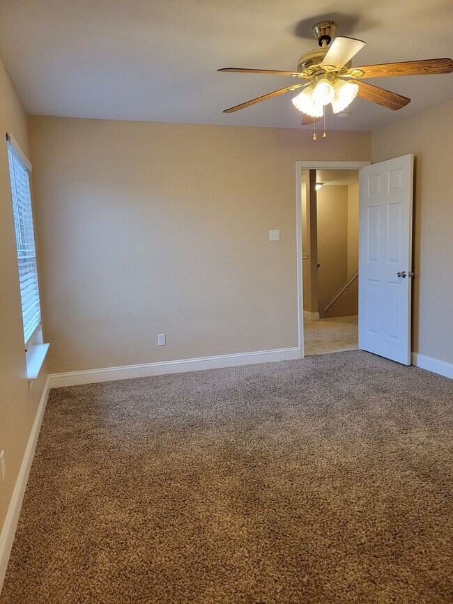 Building Photo - HUGE 4-5 BEDROOM IN HARKER HEIGHTS - OVER 2700 SQ FT