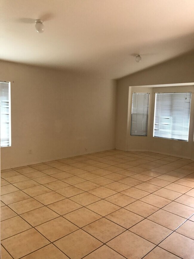 Building Photo - 3 BDR 2 Bath in Chaparral Village neighbor...