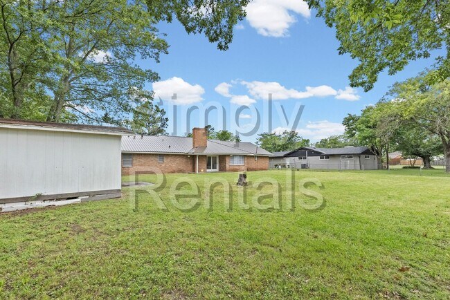 Building Photo - 3 Timberside Dr