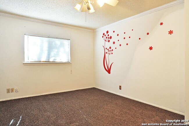 Building Photo - 4 Bed 2 Bath home in Hunters Chase Subdivision