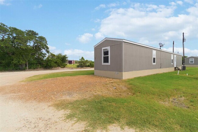 Building Photo - 5670 E Austin St